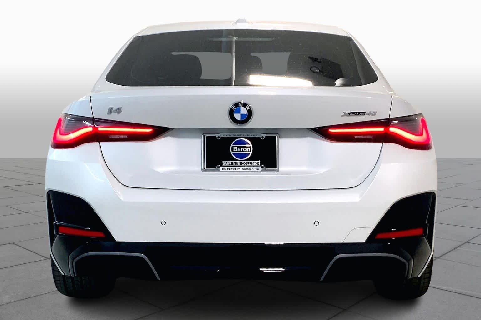 New 2026 Mineral White Metallic BMW xDrive40 image 4