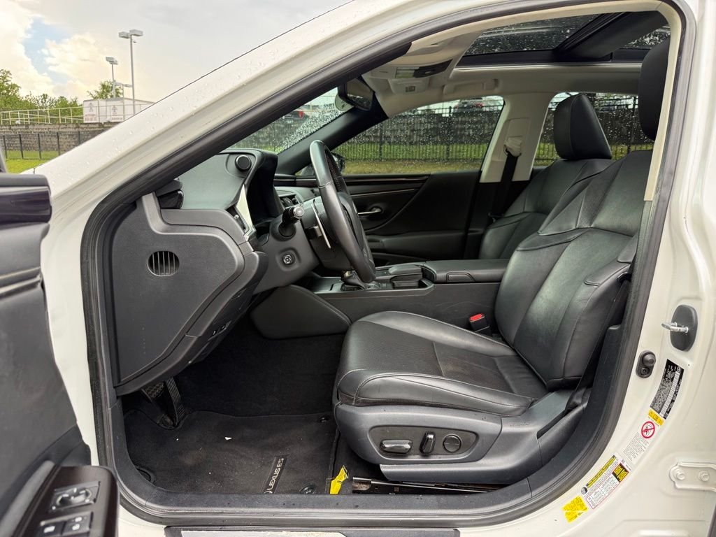 Used 2019 White Lexus 350 image 22
