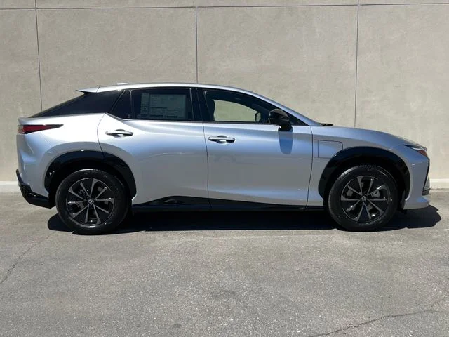 New 2026 Iridium Lexus PREMIUM image 5
