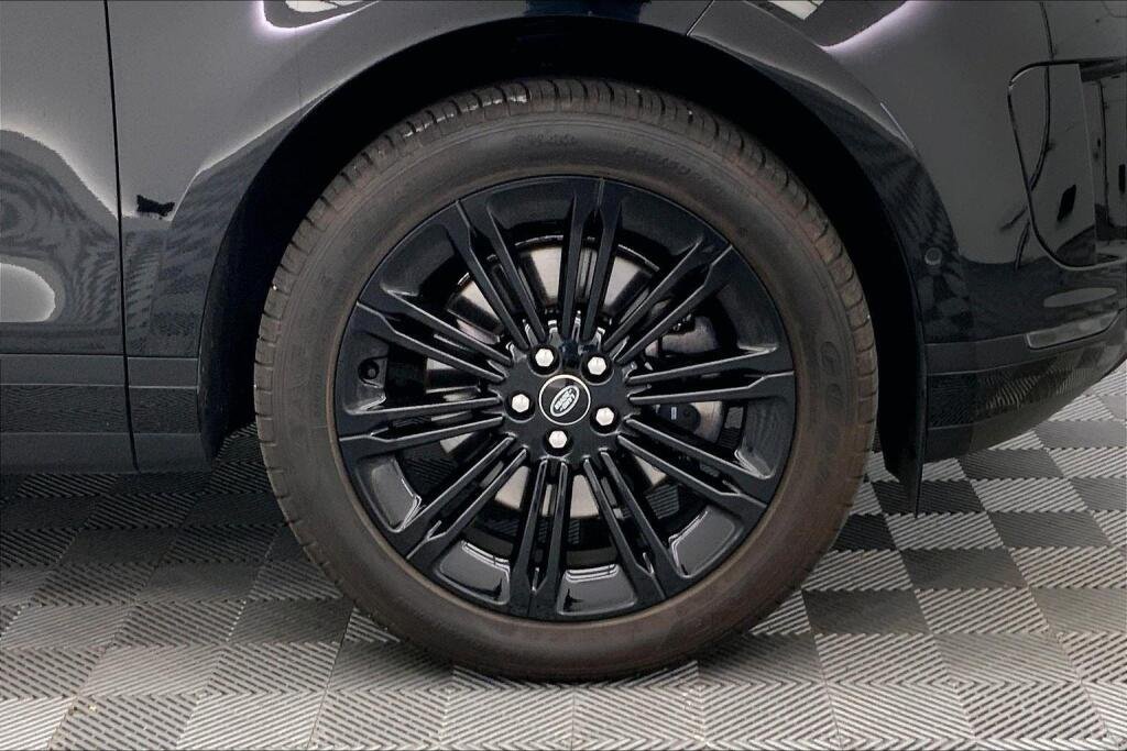 New 2025 Santorini Black Land Rover Core S image 26
