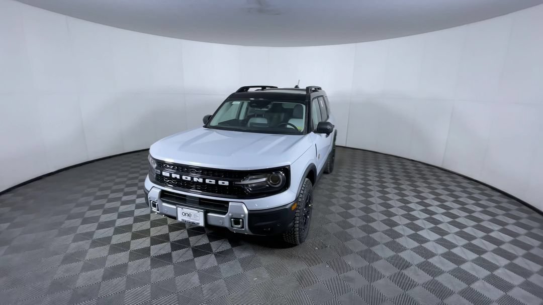 Used 2026 Space White Metallic Ford Badlands image 3