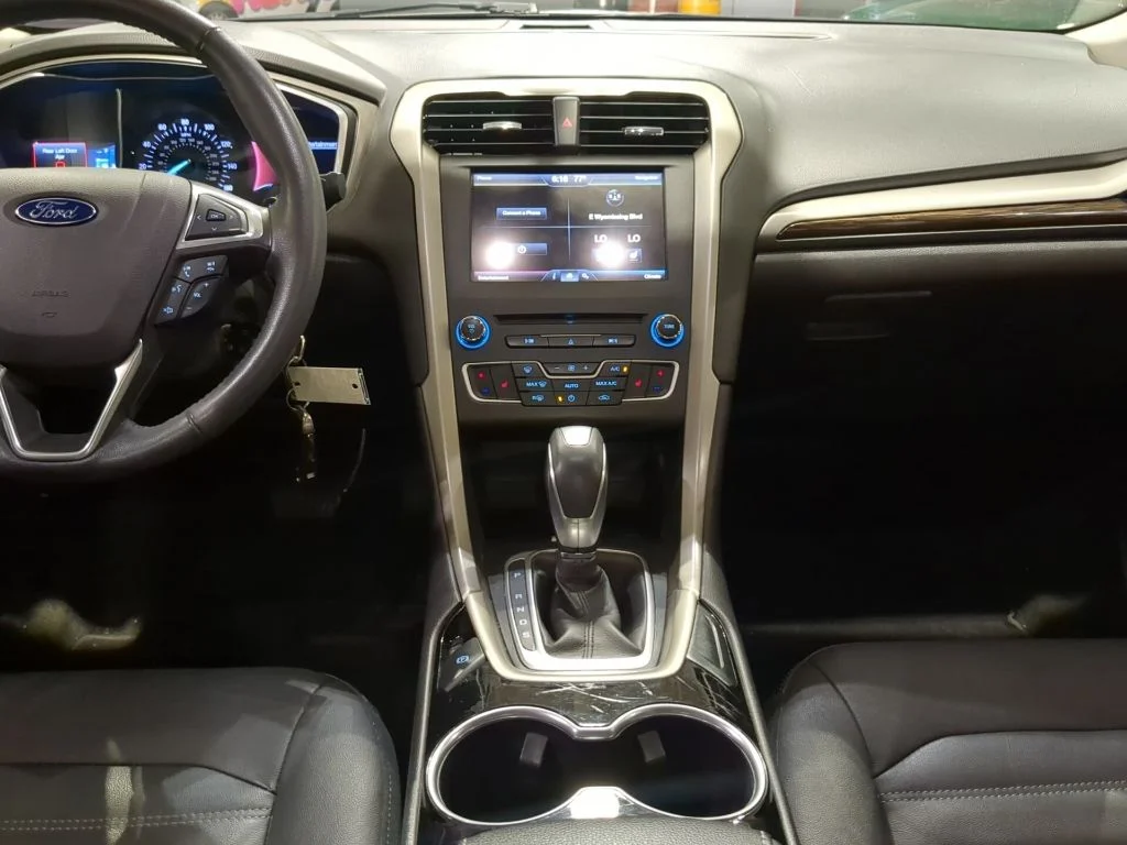 Used 2016 Magnetic Ford SE image 13