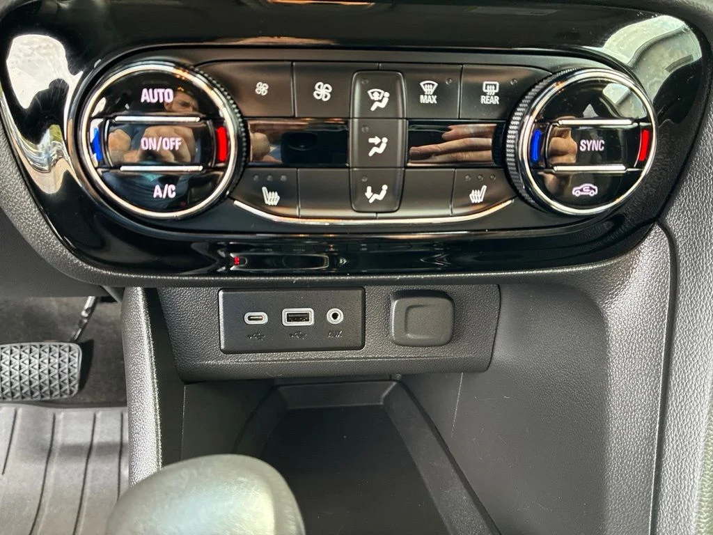 Used 2023 Black Buick Select image 19