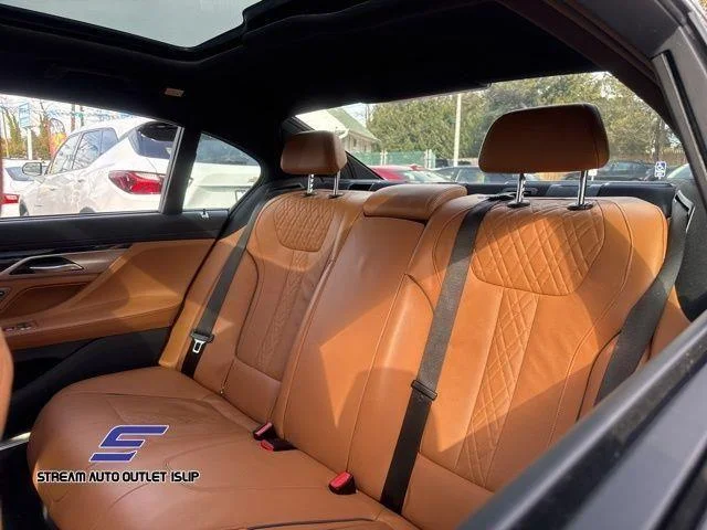 2022 BMW 7 Series 750i - Photo 35