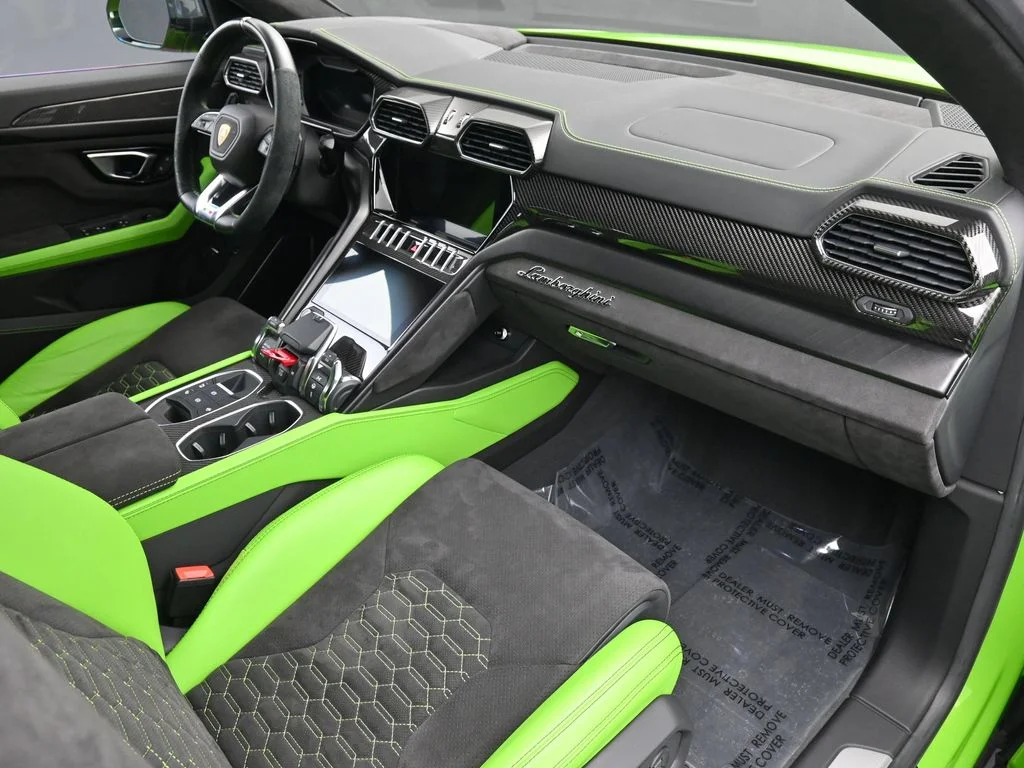 Used 2022 Green Lamborghini  image 11