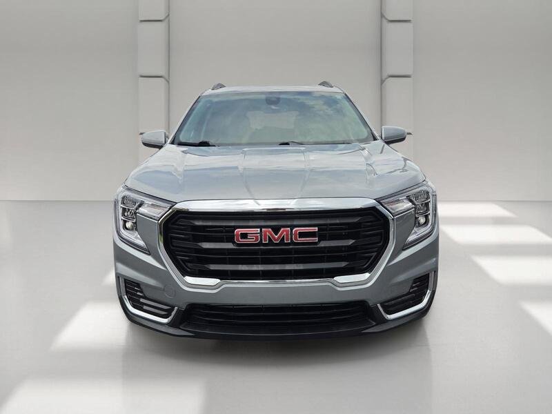 Used 2024 Sterling Metallic GMC FWD 4DR SLE image 8