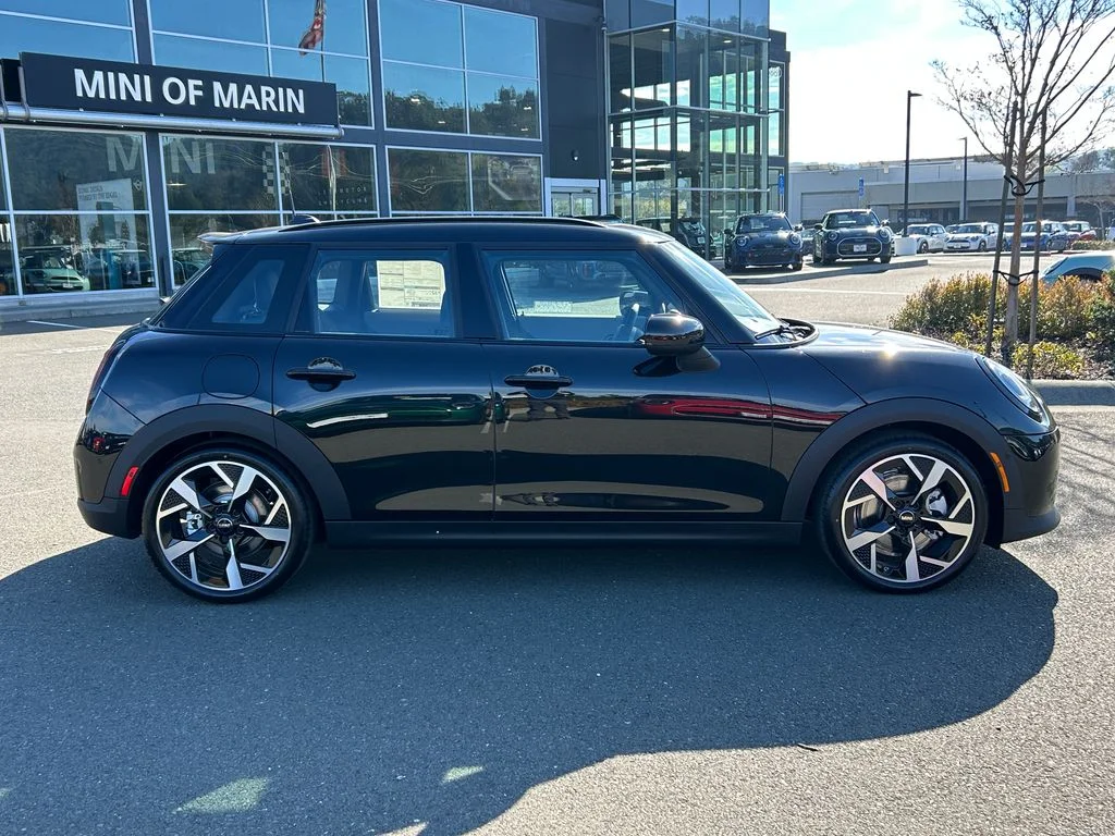 New 2026 Midnight Black II Metallic MINI Signature Plus image 6