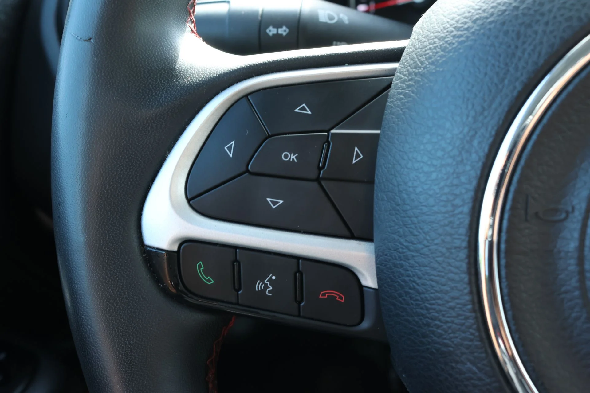 Used 2023 White Jeep Trailhawk image 9