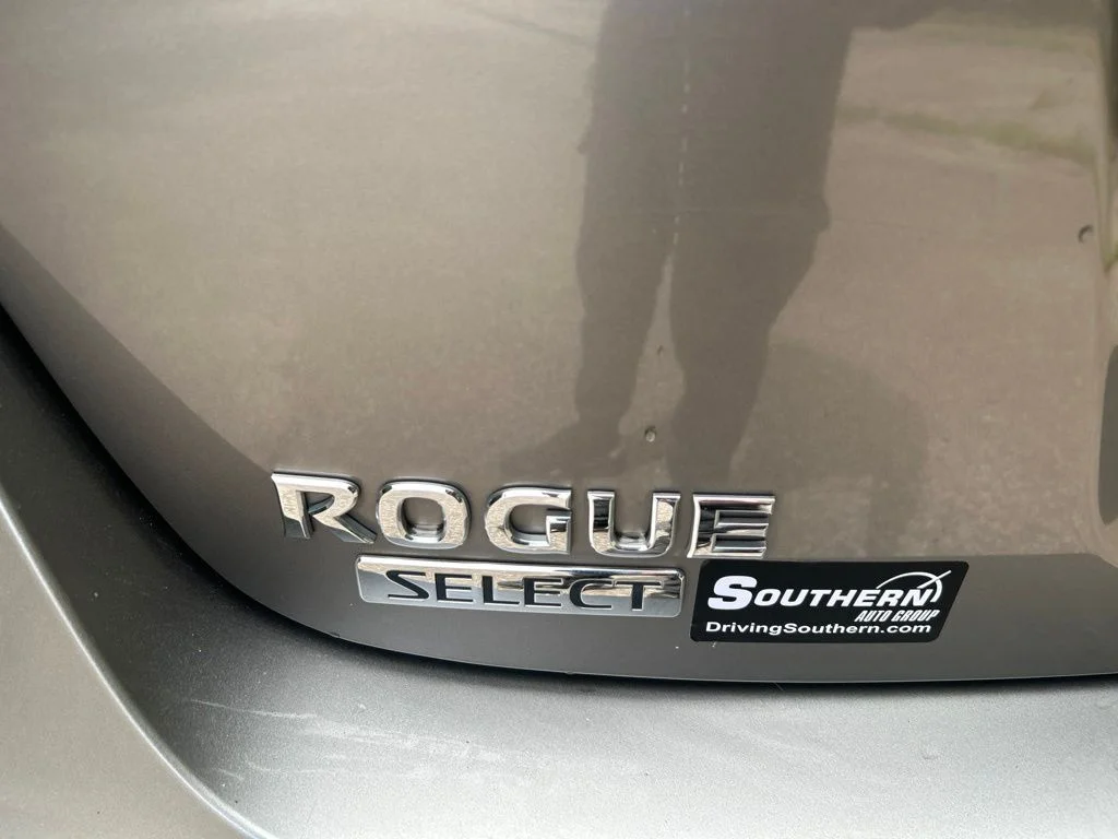 Used 2015 Gray Nissan S image 10