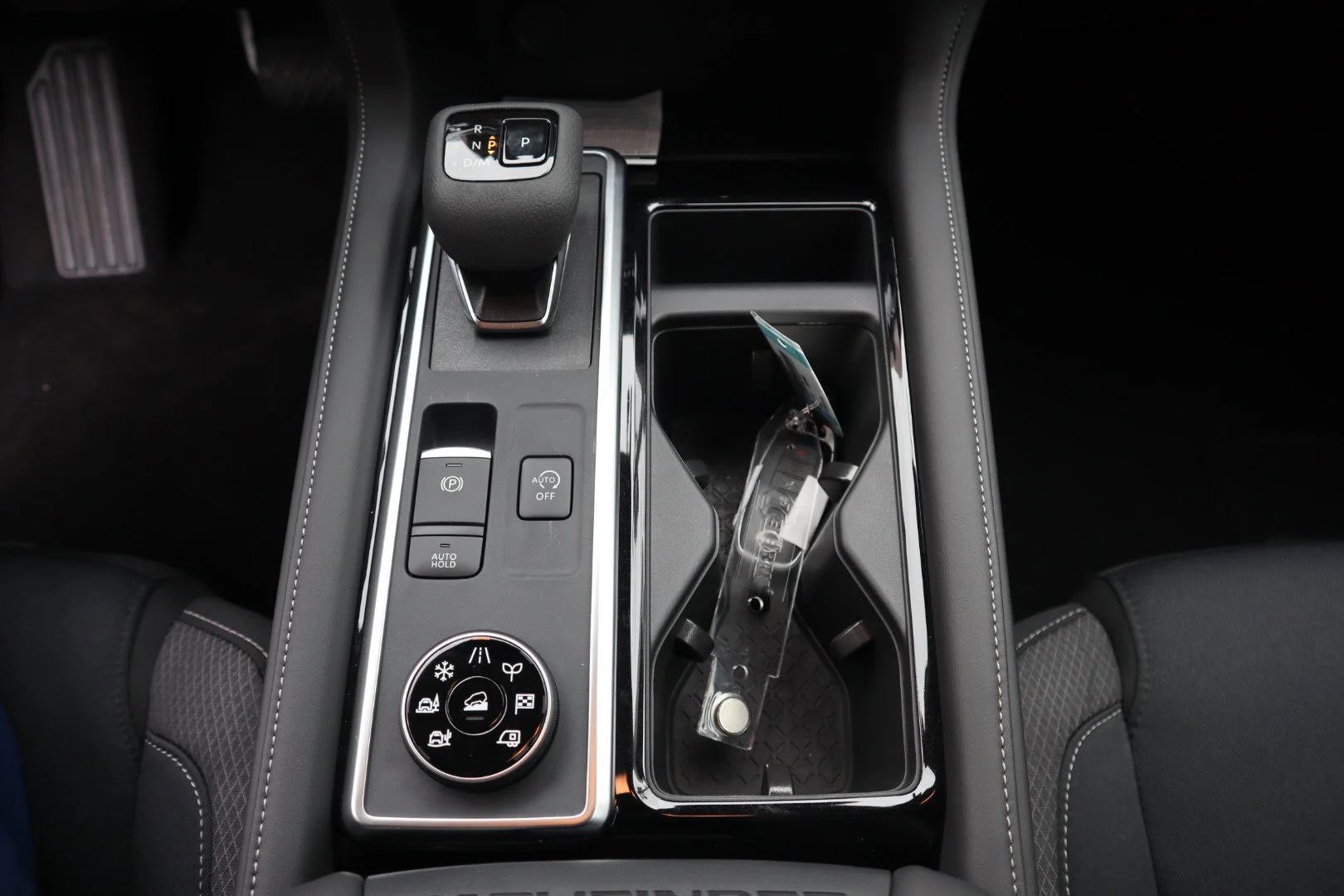 New 2025 Brilliant Silver Metallic Nissan SV image 18