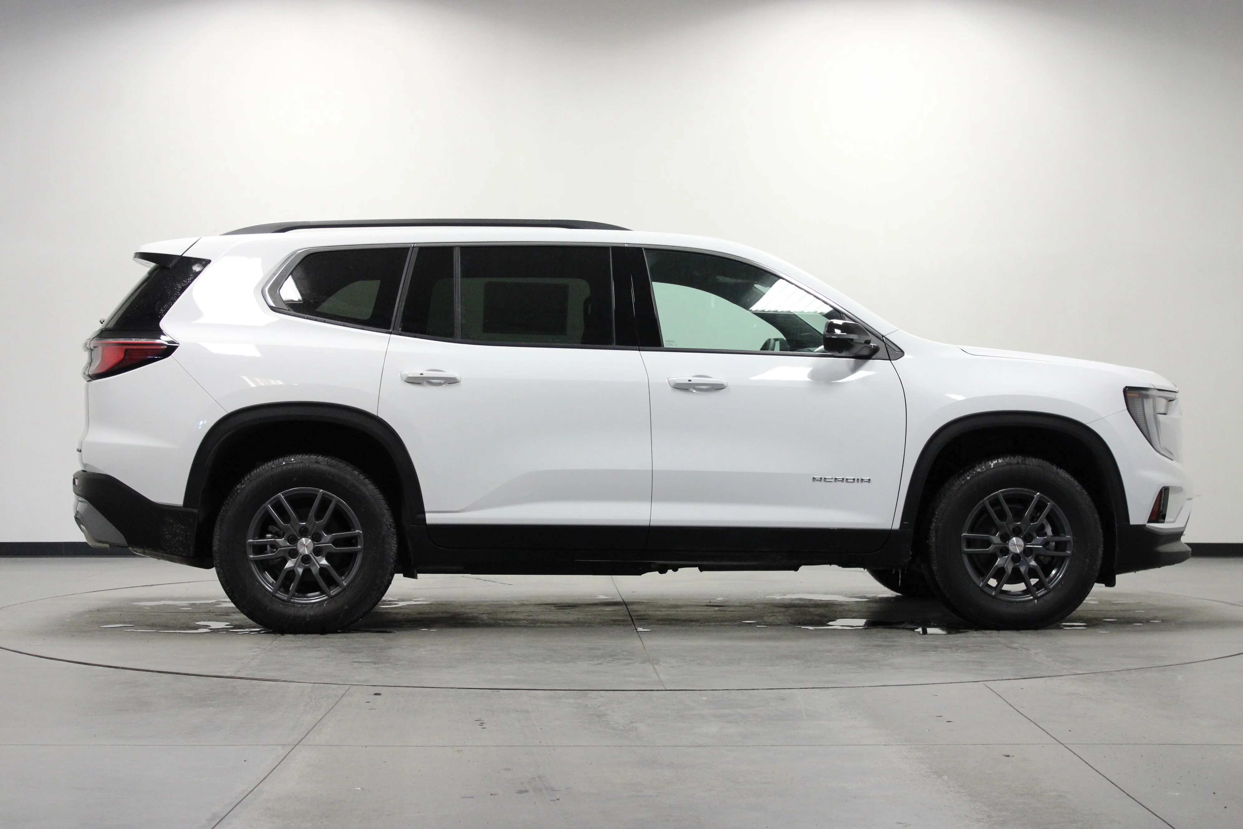 New 2025 Summit White GMC Elevation image 3