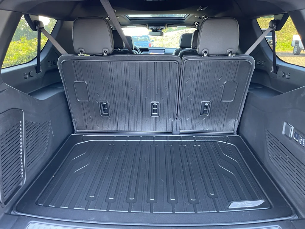 2025 GMC Yukon XL Denali - Photo 11