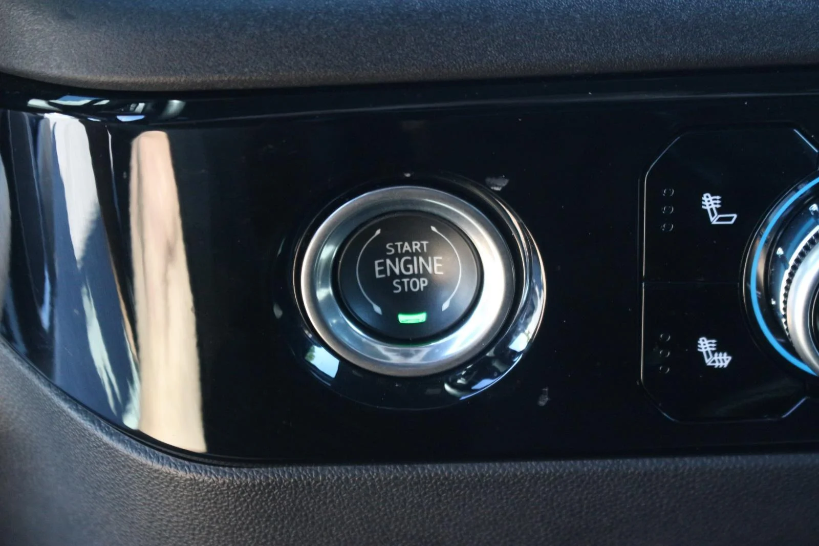 Used 2023 Summit White GMC Elevation image 28