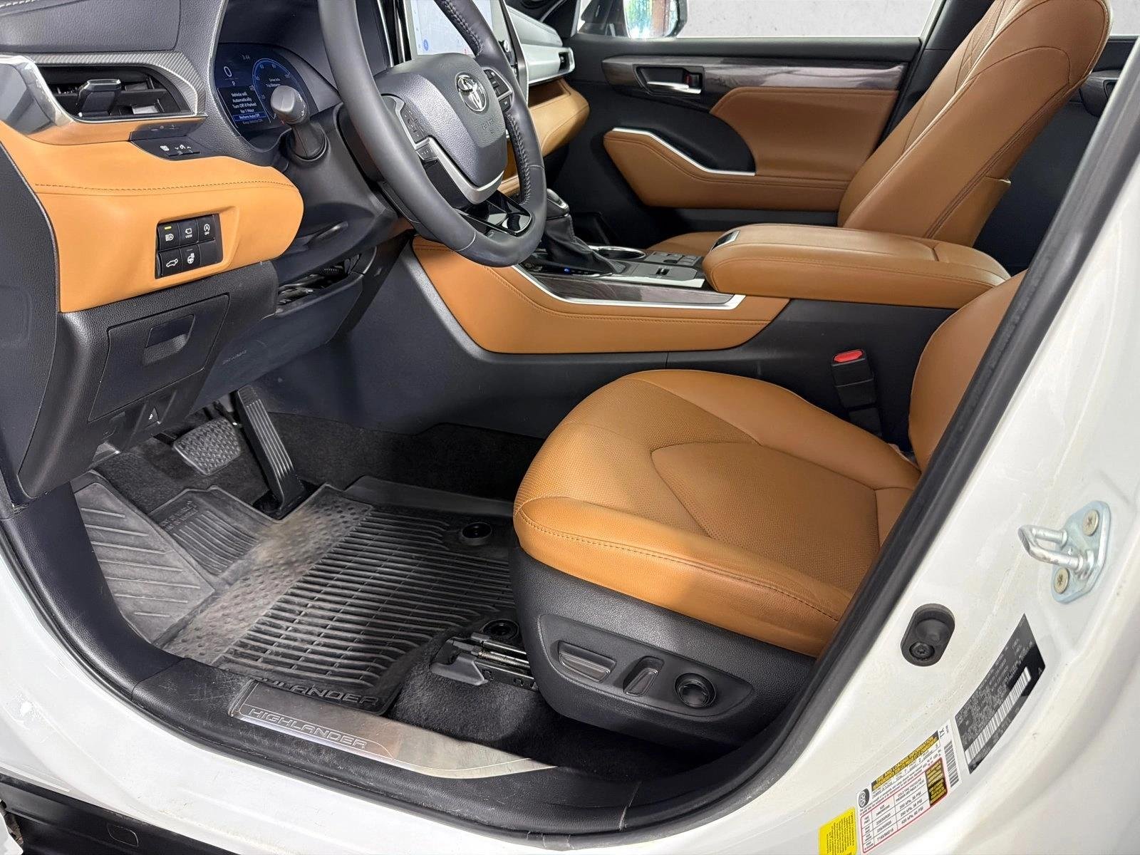 Used 2024 Wind Chill Pearl Toyota Platinum image 11
