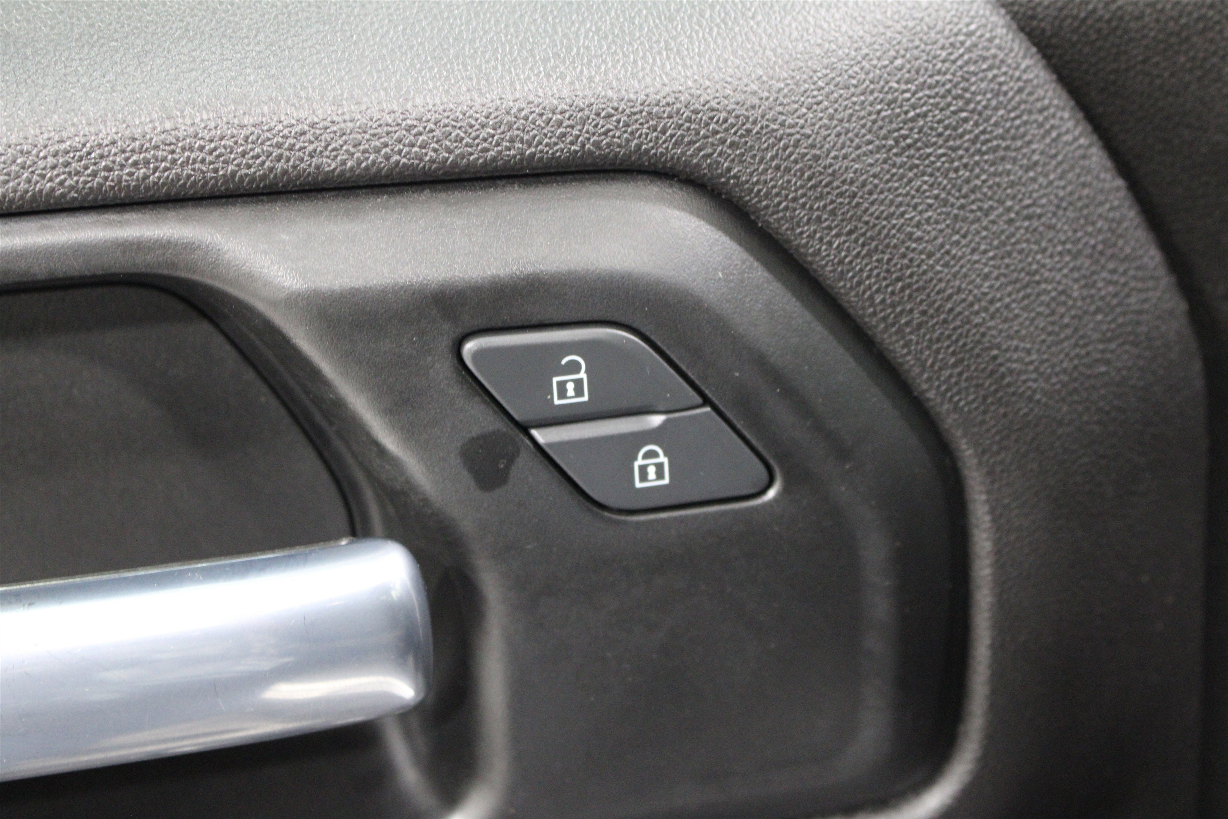 Used 2021 Silver Ice Metallic Chevrolet Custom image 8