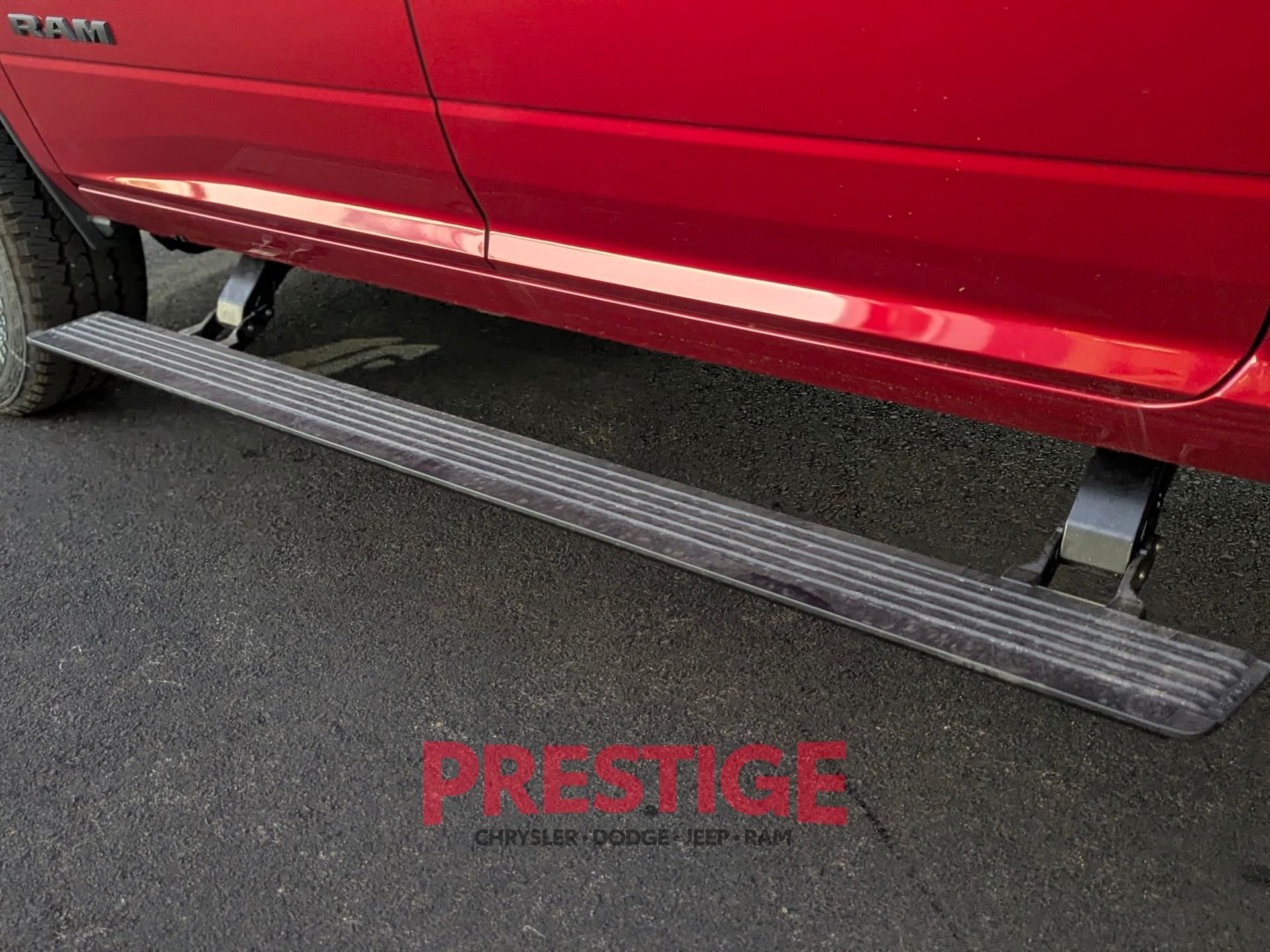 New 2026 Molten Red Pearl-Coat Exterior Paint RAM Laramie image 8