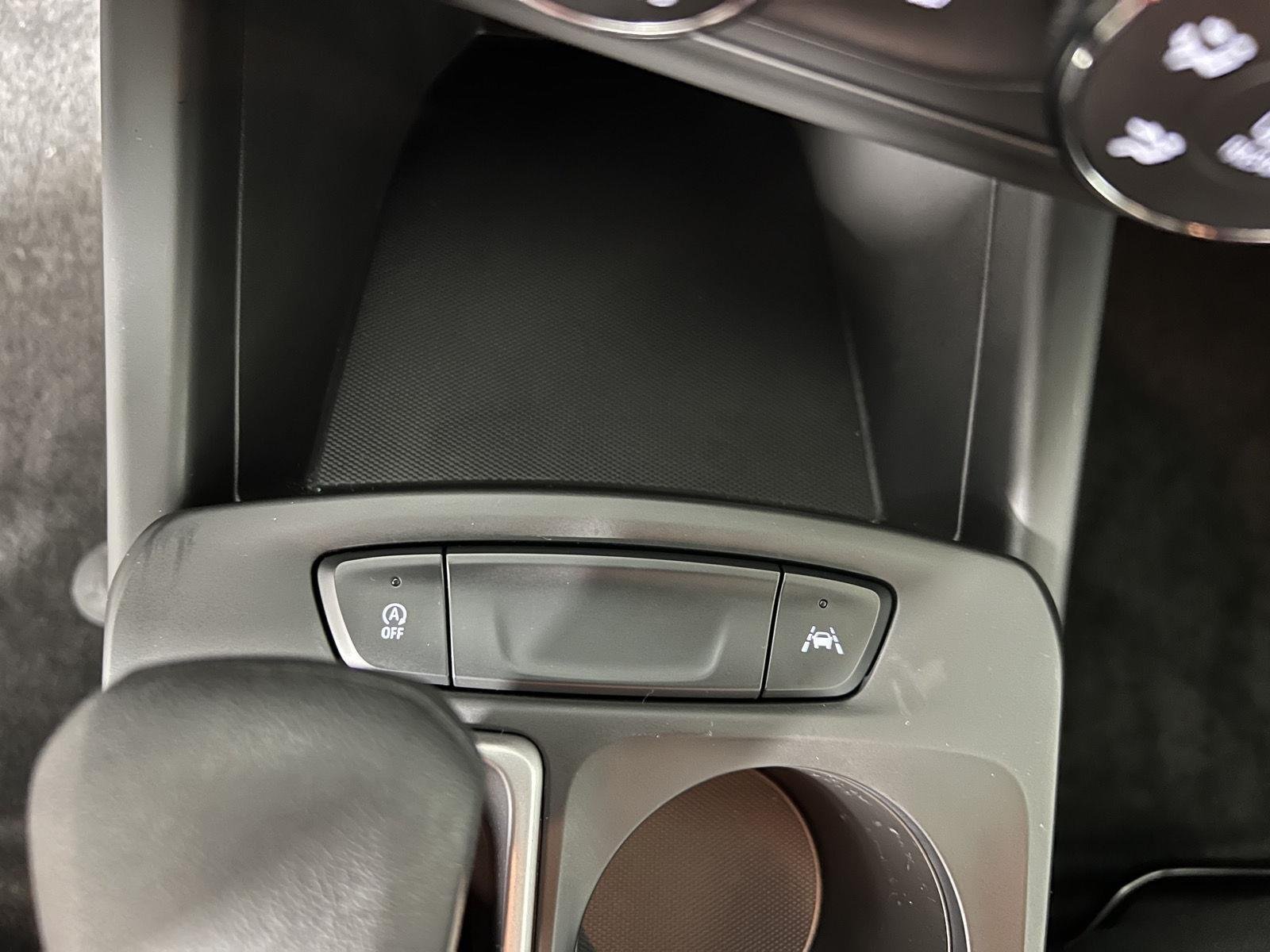 Used 2025 Summit White Chevrolet 1RS image 25