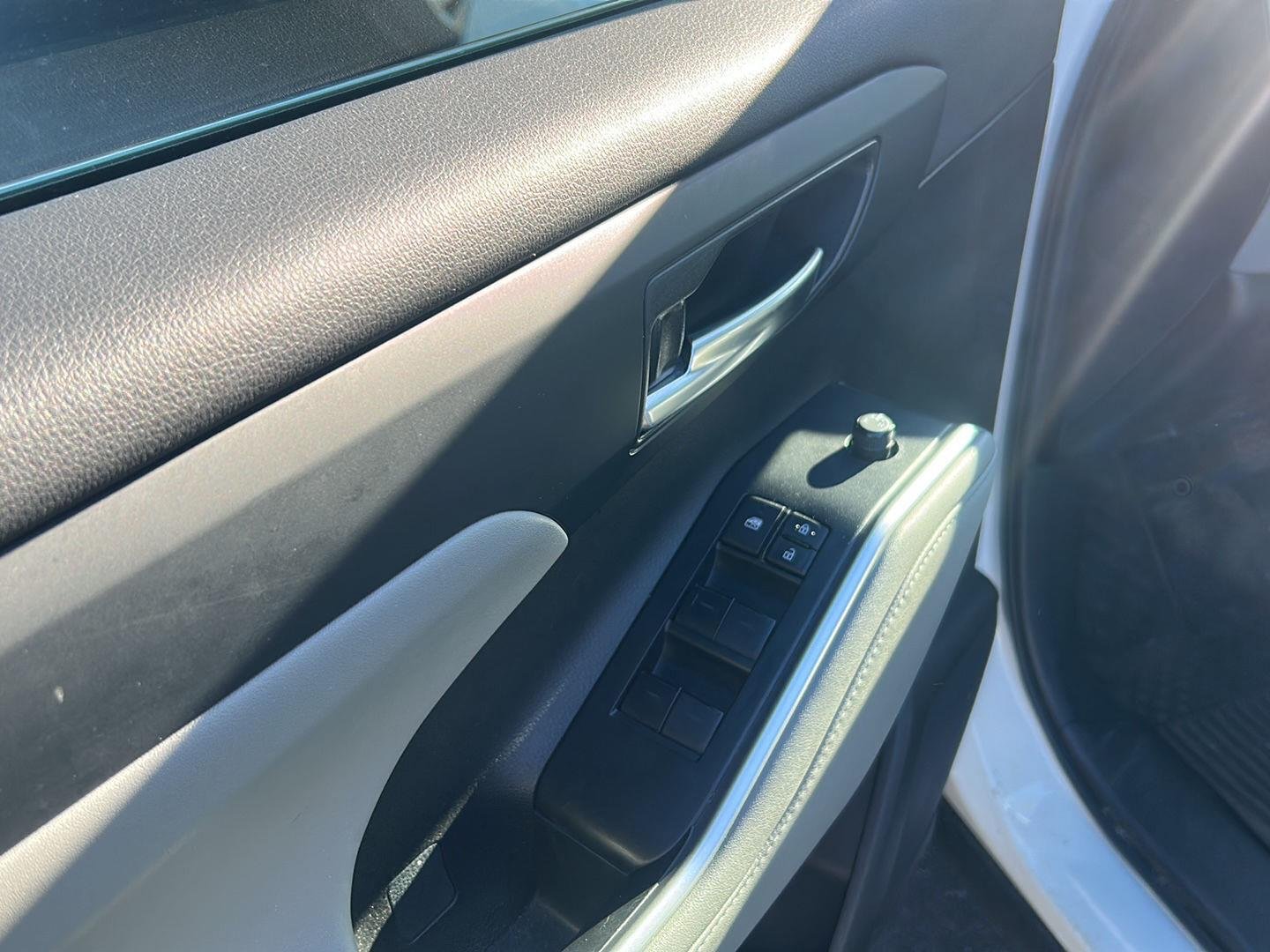 Used 2023 Wind Chill Pearl Toyota XLE image 13