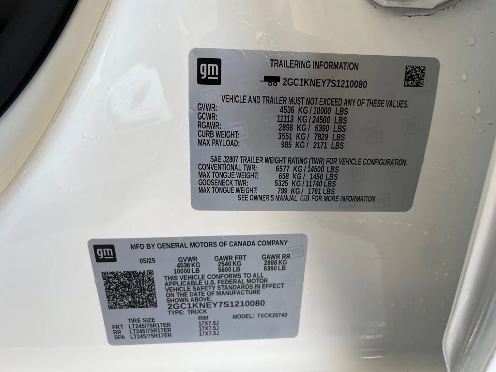 Used 2025 White Chevrolet LT image 27