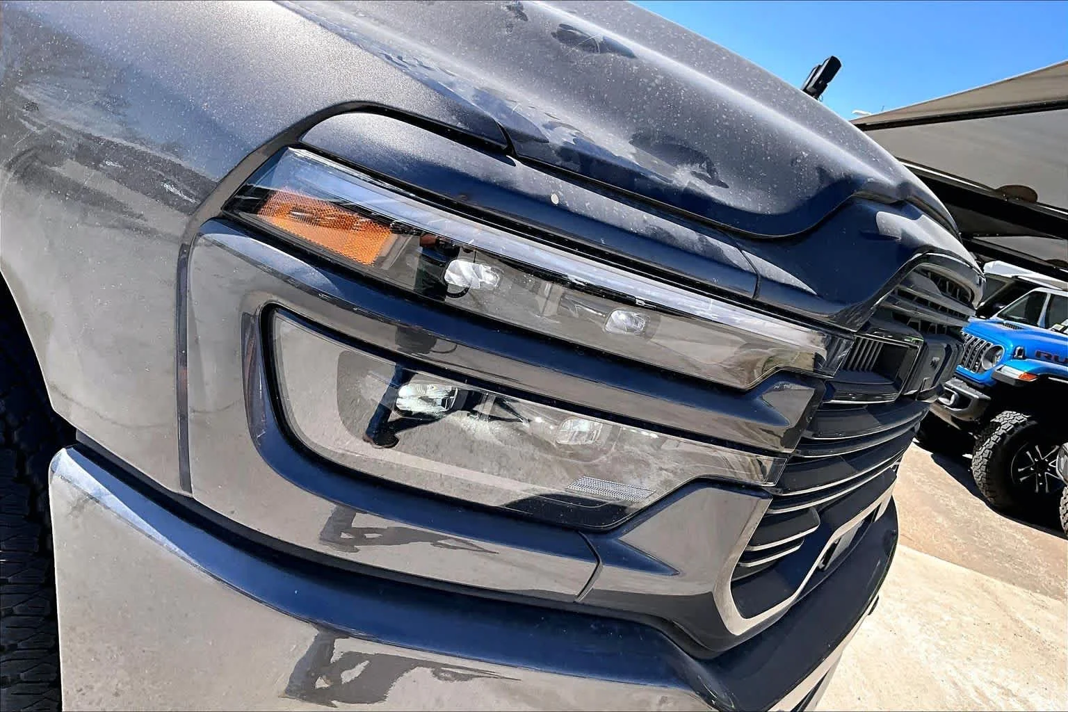 New 2026 Granite Crystal Metallic Clear-Coat Exterior Paint RAM Laramie image 14