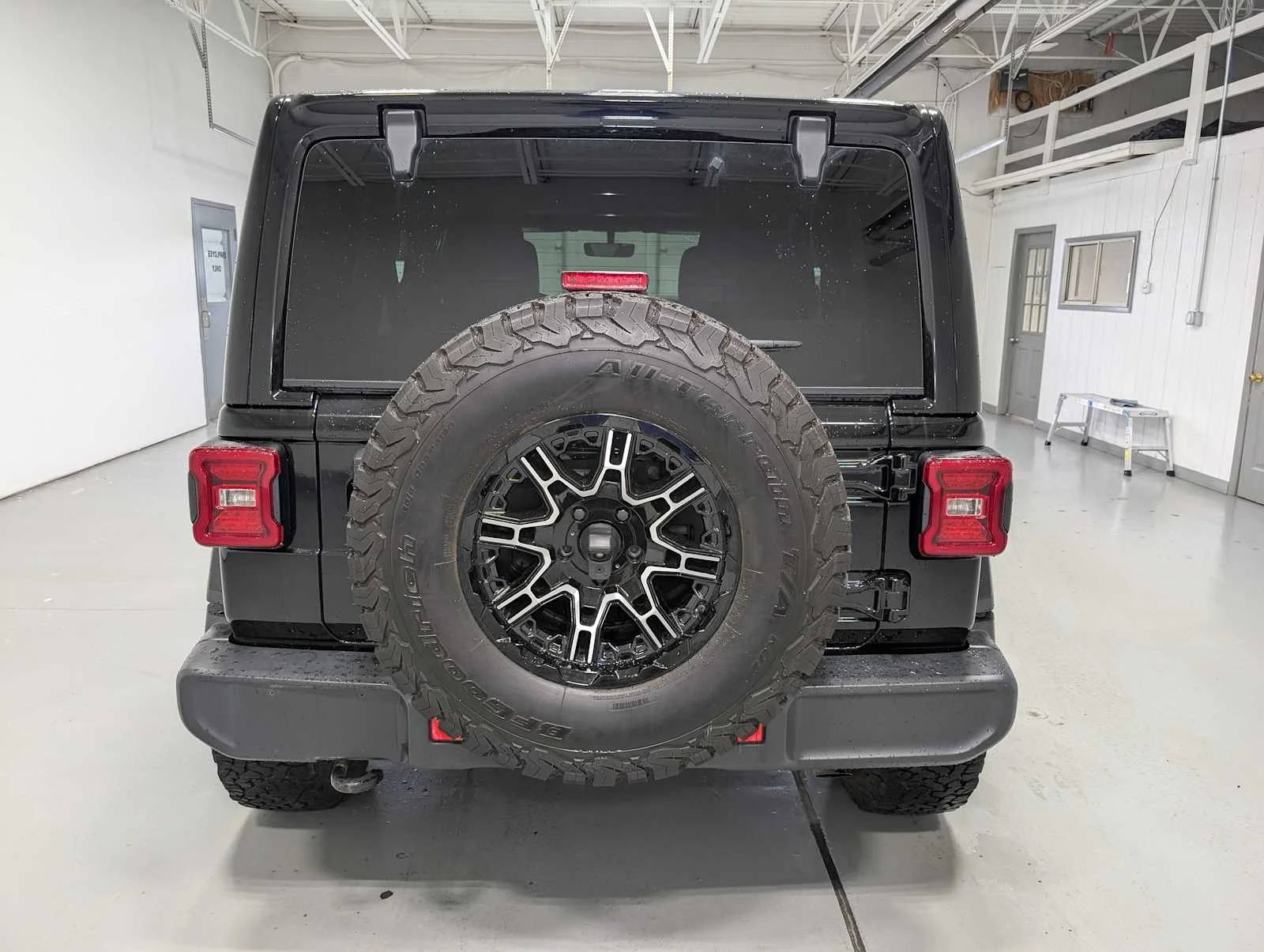 Used 2018 Black Clearcoat Jeep Sahara image 8
