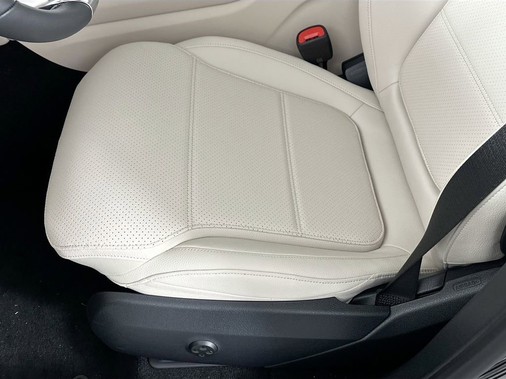 New 2026 Graphite Grey Metallic Mercedes-Benz GLC 300 image 54