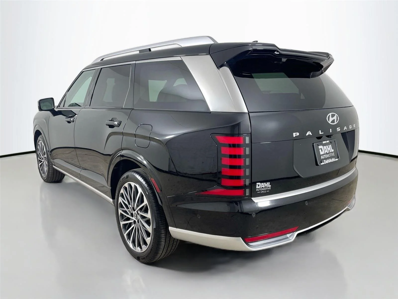 Used 2026 Abyss Black Pearl Hyundai Calligraphy image 10