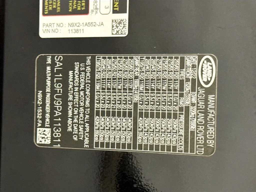 Used 2023 Black Land Rover SE Dynamic image 33