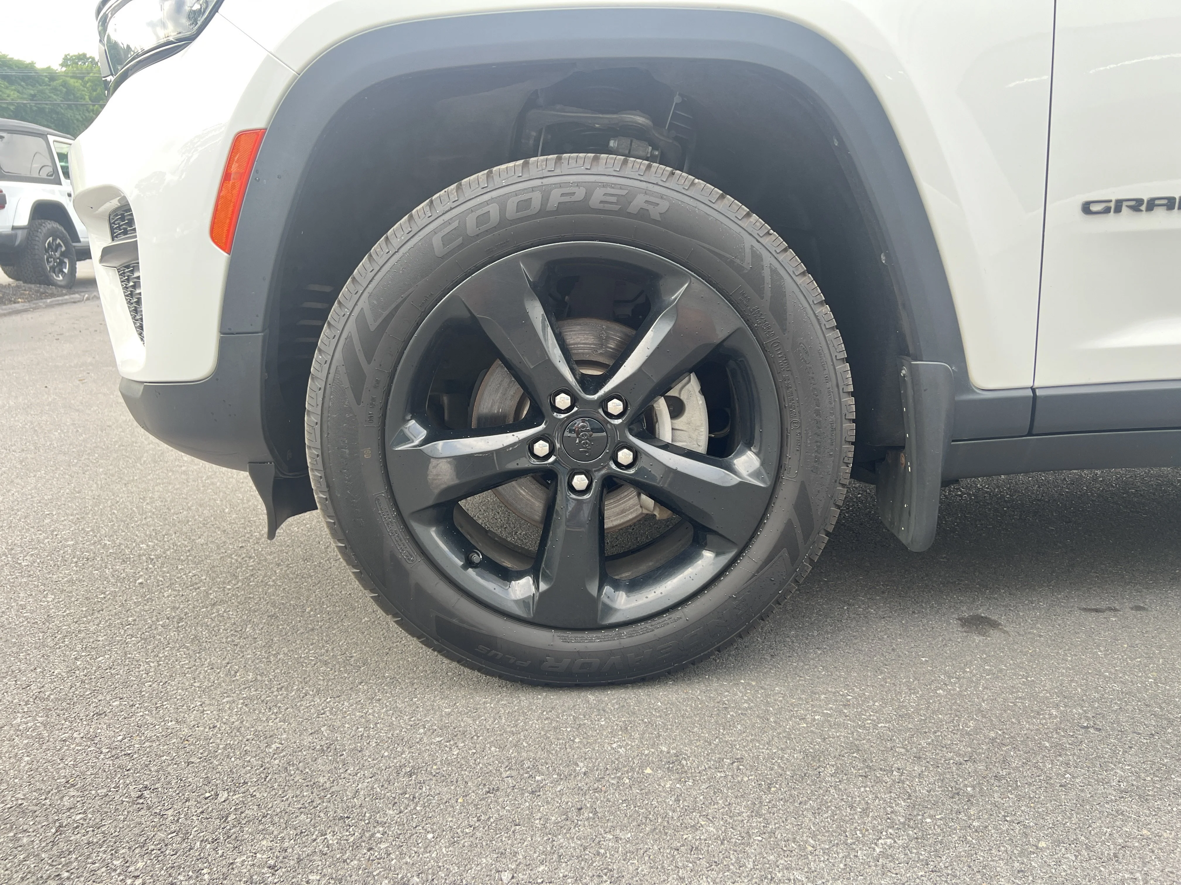Used 2023 Bright White Clearcoat Jeep Altitude image 11