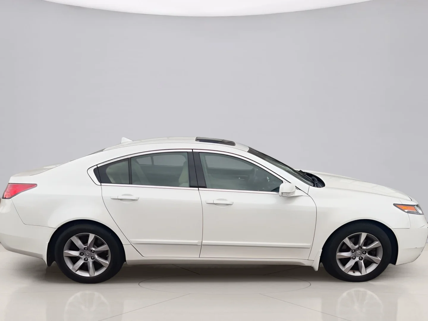 Used 2013 White Acura  image 9