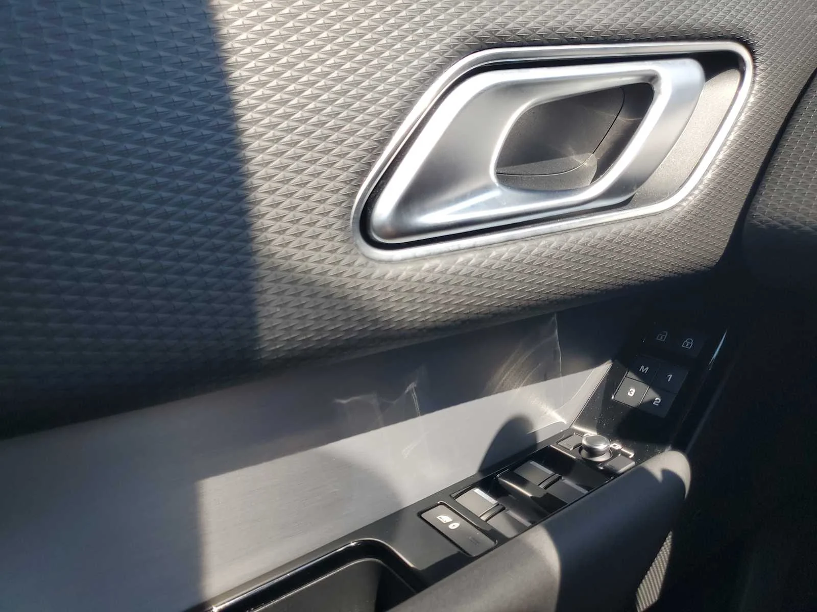 Used 2023  Land Rover R-Dynamic S image 20
