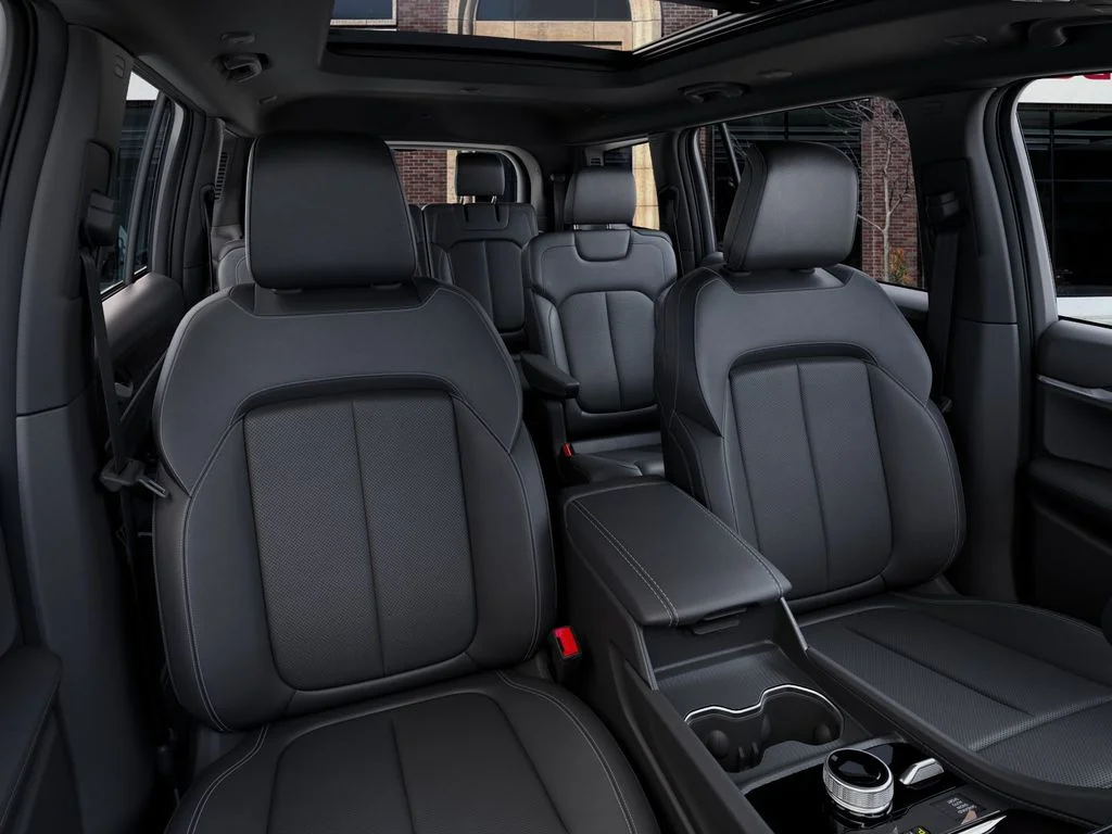 New 2026 Diamond Black Crystal Pearl-Coat Exterior Paint Jeep Limited image 16
