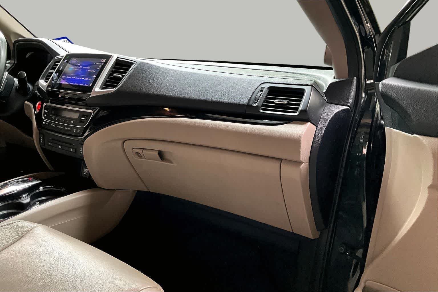 Used 2016 Black Forest Pearl Honda Touring image 18