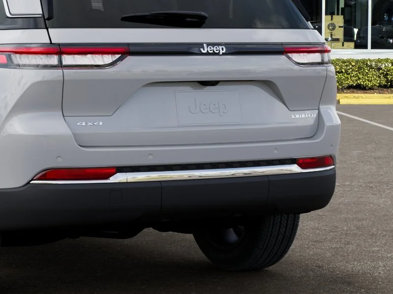 New 2026 Bright White Clear-Coat Exterior Paint Jeep Limited image 46