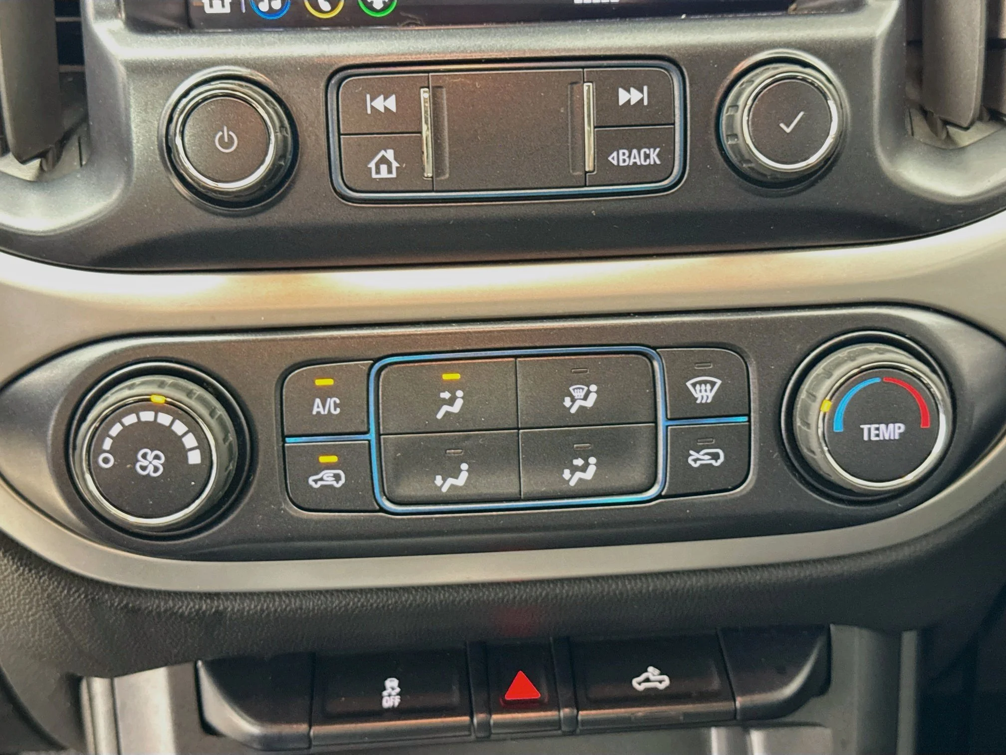 Used 2019 SHADOW GRAY METALLIC Chevrolet 2WD LT image 17