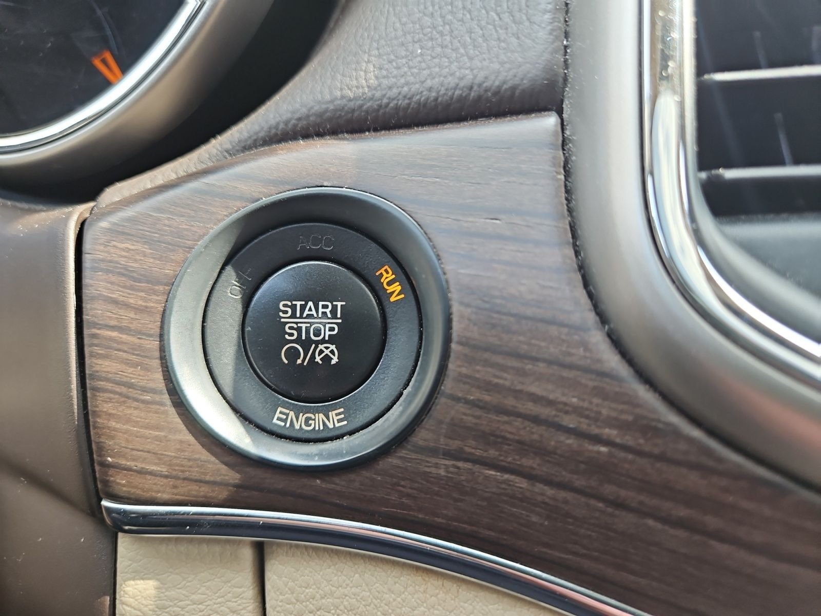Used 2014 Gold Jeep Overland image 29