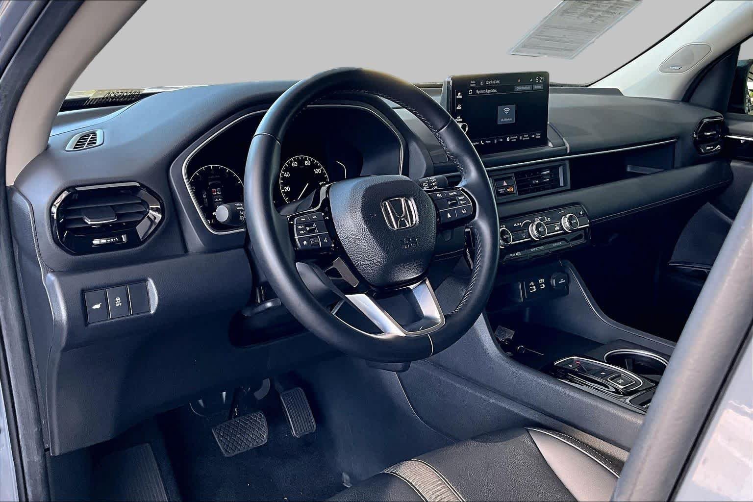 Used 2025 Sonic Gray Pearl Honda Touring image 18