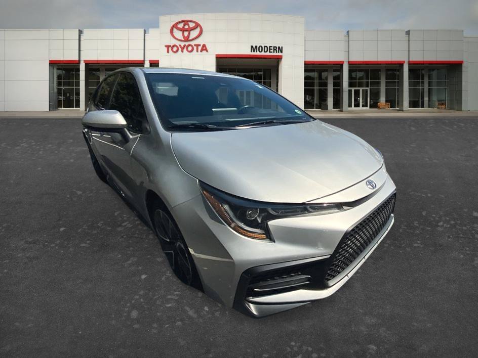 Used 2022 Classic Silver Metallic Toyota SE image 14