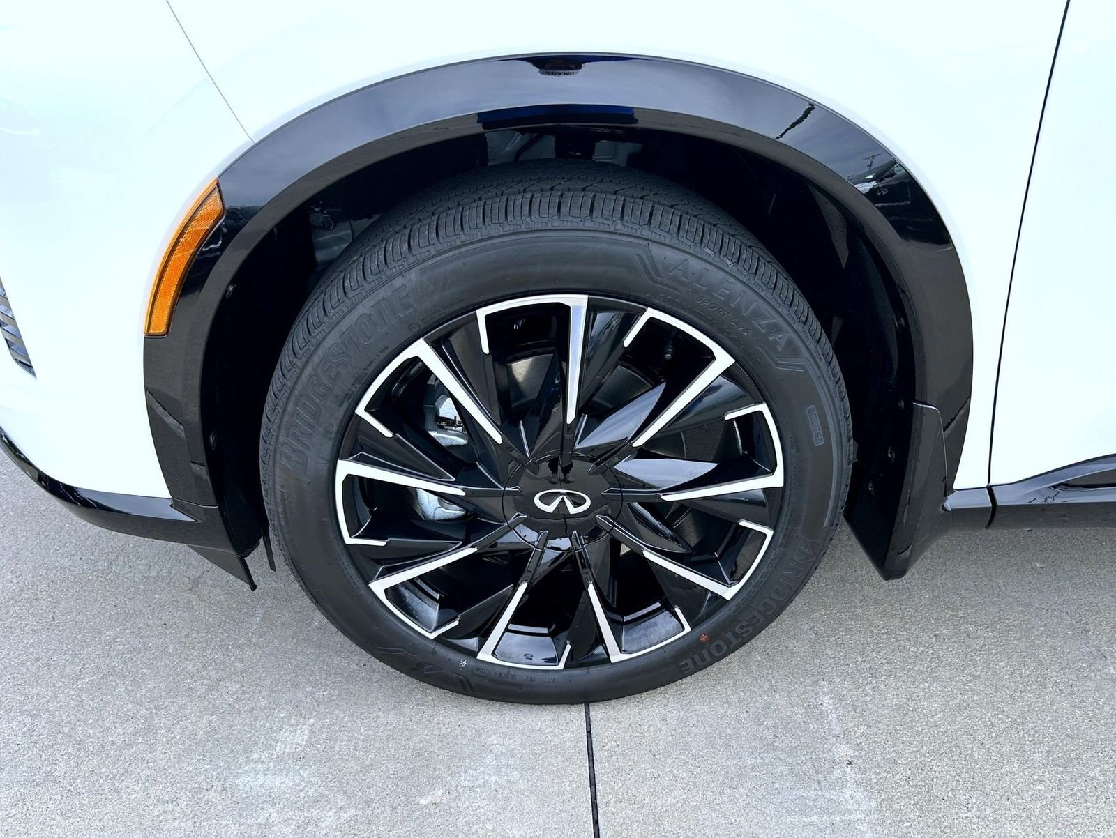 New 2027 2T RAD WHT INFINITI Autograph AWD image 22
