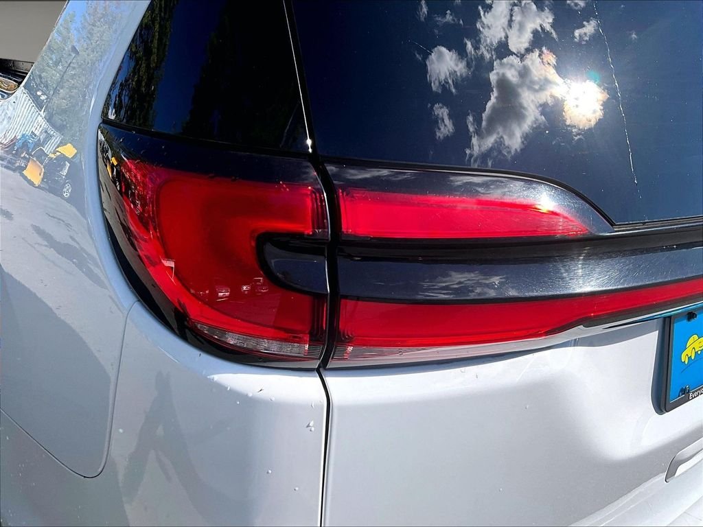 Used 2023 Bright White Clearcoat Chrysler Touring L image 35