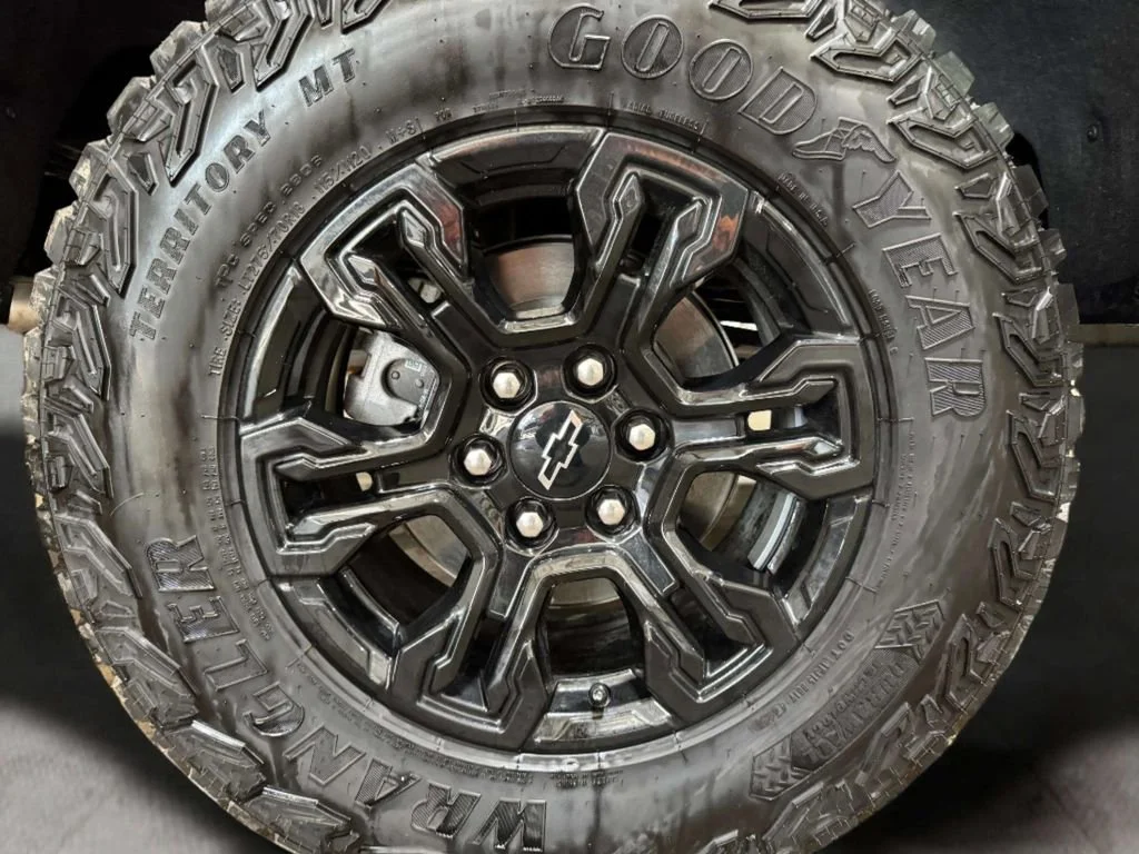 2025 Chevrolet Silverado 1500 ZR2 - Photo 33