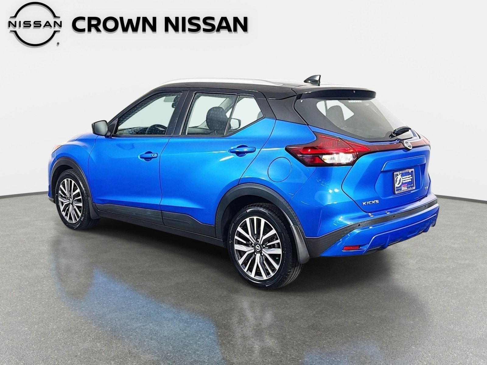Used 2021 Electric Blue/Super Black Nissan SV image 7