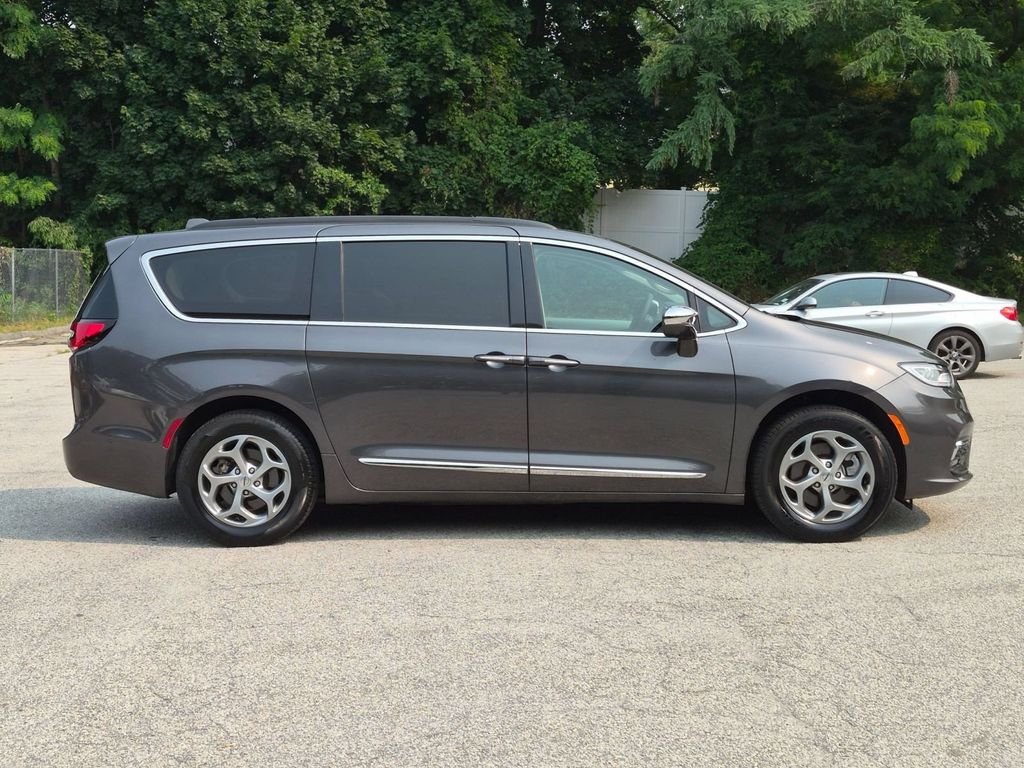 Used 2022 Gray Chrysler Limited image 2