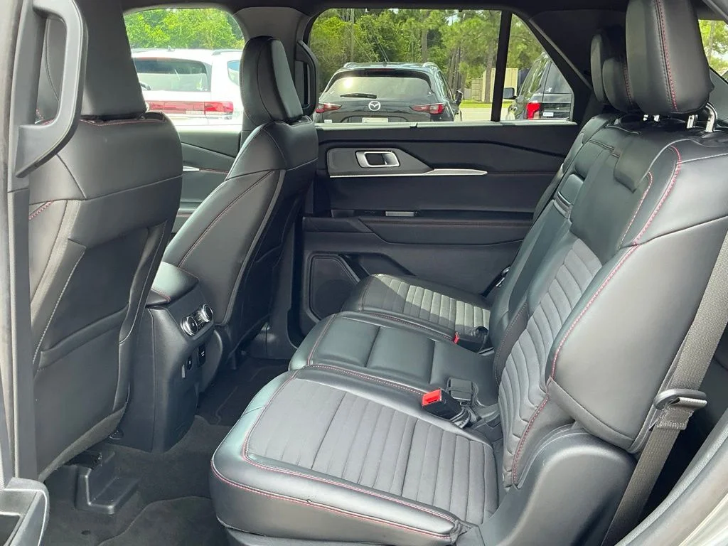 Used 2025 Gray Ford ST-Line image 29