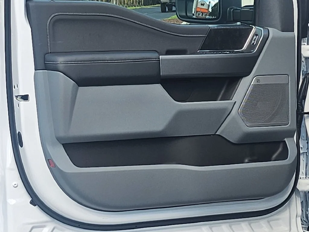 New 2027 Oxford White Ford F-350® XLT image 34