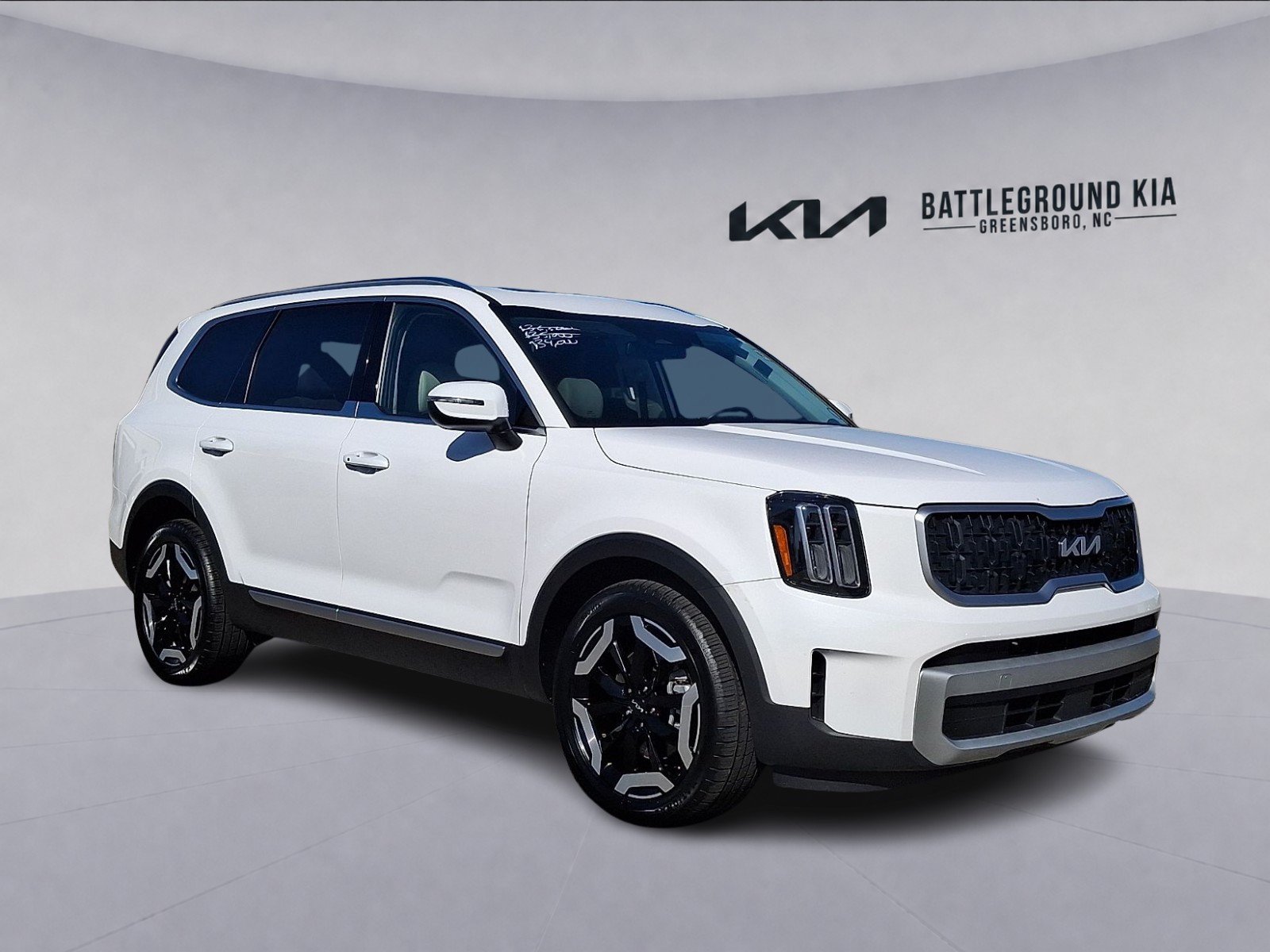 Used 2024 Glacial White Pearl Kia EX image 1