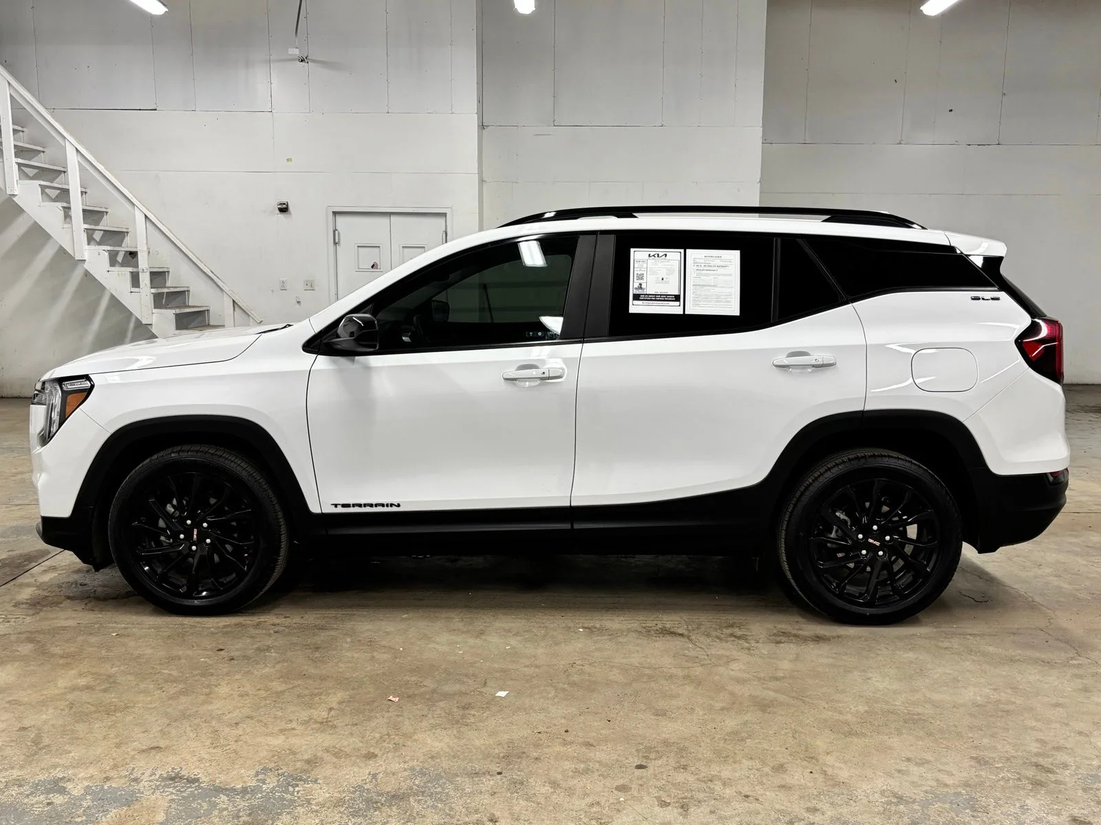 Used 2024 White GMC SLE image 4