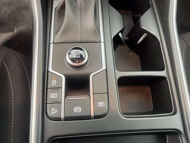 2026 Kia Sorento LX - Photo 26
