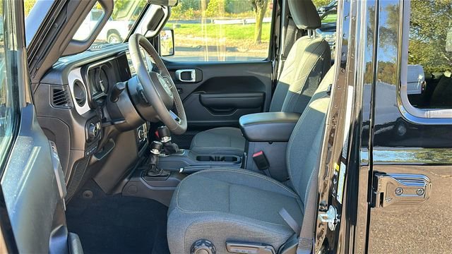 Used 2024  Jeep Sport S image 13