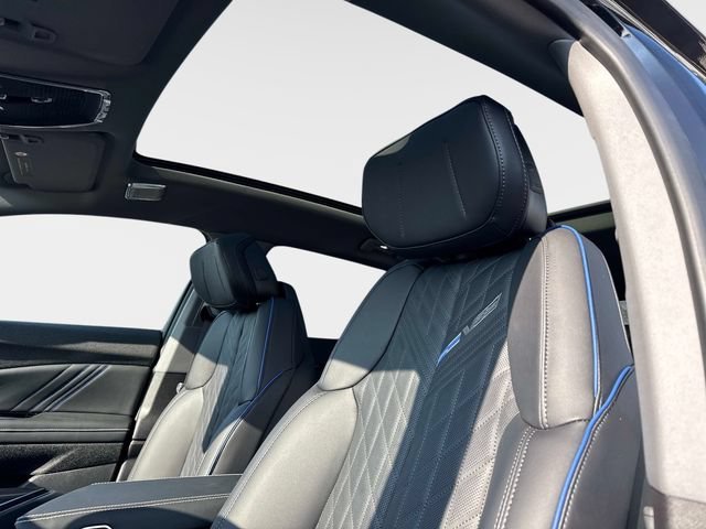 2026 Cadillac OPTIQ V-Series - Photo 17
